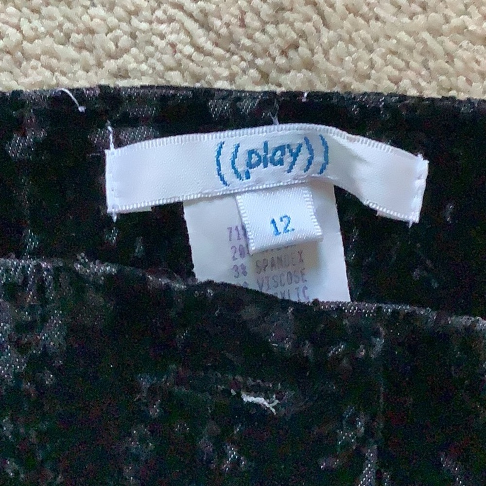 Women’s black pants.